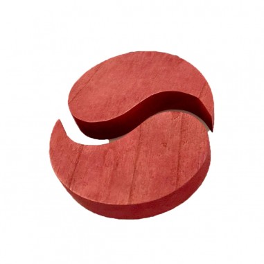 Símbolo Ying Yang de madera rojo