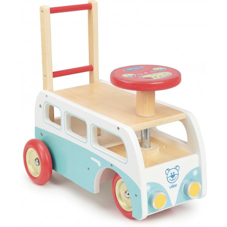 El autobús retro andador y correpasillos 2 en 1 de madera de Vilac hace de  andador para que el bebé aprenda a caminar mejor